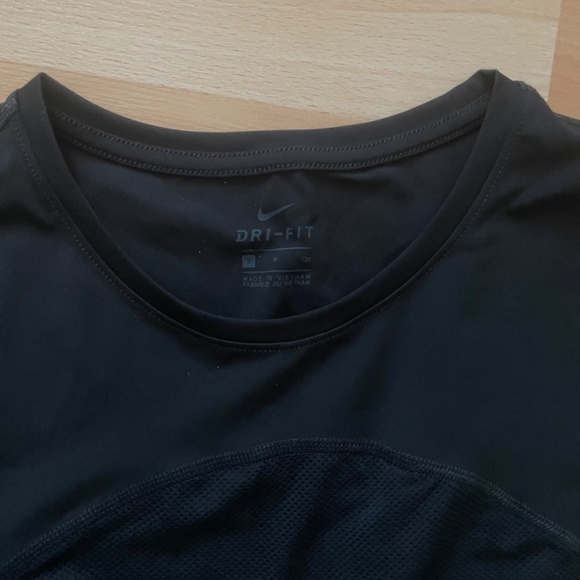 Nike black crop t-shirt - Picture 3 of 3